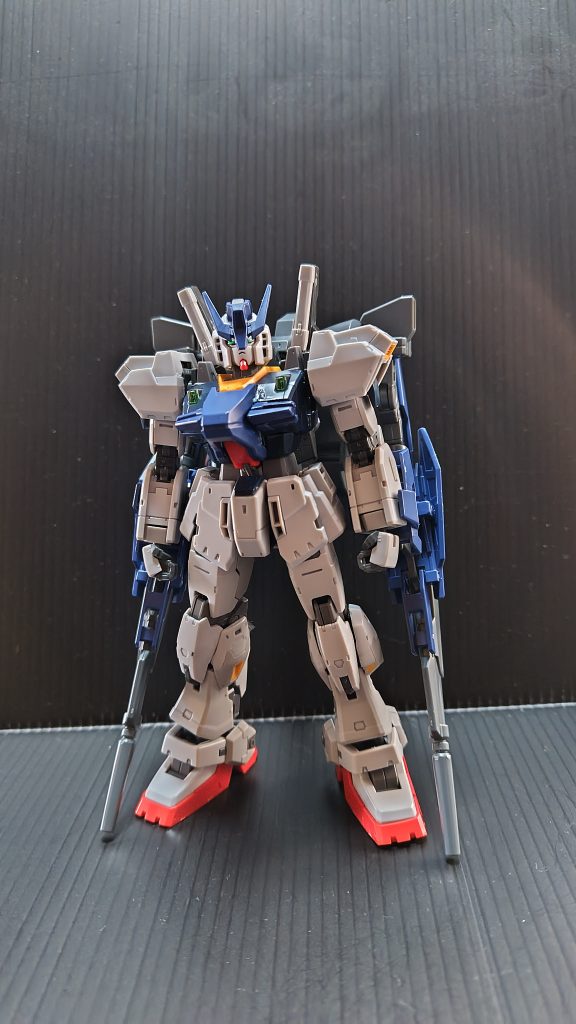 そして、ツノ周りをRGに合わせて2ミリ削り、胴体を瞬着でヘタレないようにしたりなどちょこっとの改造で出来たのがこちら