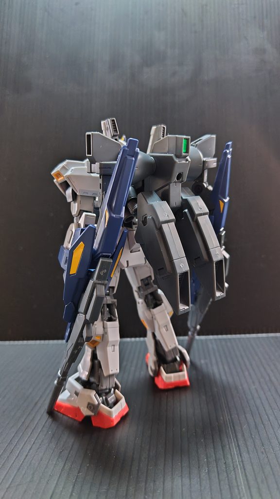 後ろのアーム部分は固定式だったのを、ボールデンアームズの関節パーツで動かせるようにしました