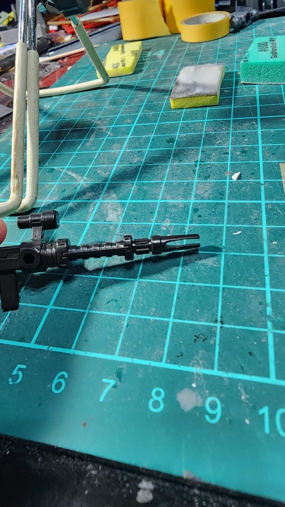 マシンガンの銃口も埋まってるのを開けました。ちょいとガタガタですがまぁ見えない見えない()