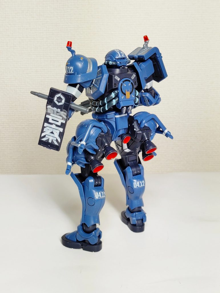 頭身が上がりスマートになってもムチムチマッチョ感は継承され、むき出しの推進剤タンク(？)と固定(ガード)パイプフレーム。脚のパイプワークが違う解釈で表現されてる。