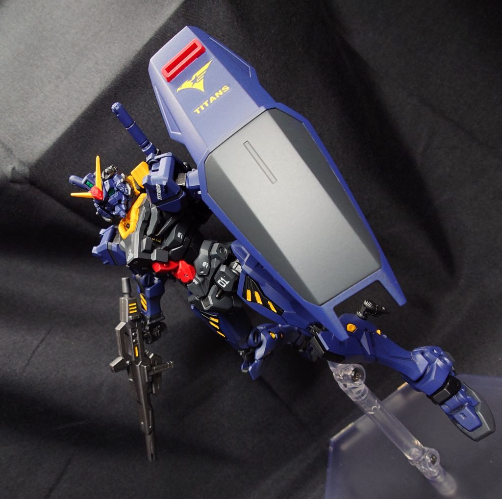 赤いガンダムを全塗装で黒いガンダムにしてみました。既に皆様やっていられる作例とは思いますが、最後までご覧頂きありがとうございます(gundam-kao3)