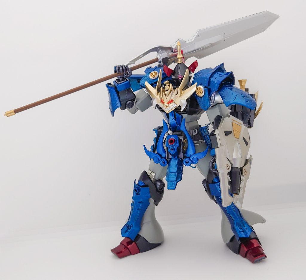 大型武器の槍がよく似合います!