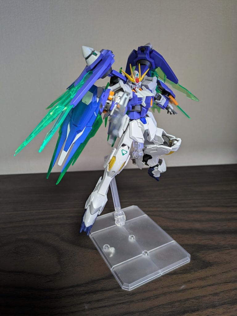 GNバスターライフル高い火力と連射性を両立した取り回しの良いライフル。フルドライヴガンダムリベルタスのときと何ら変わっていない。