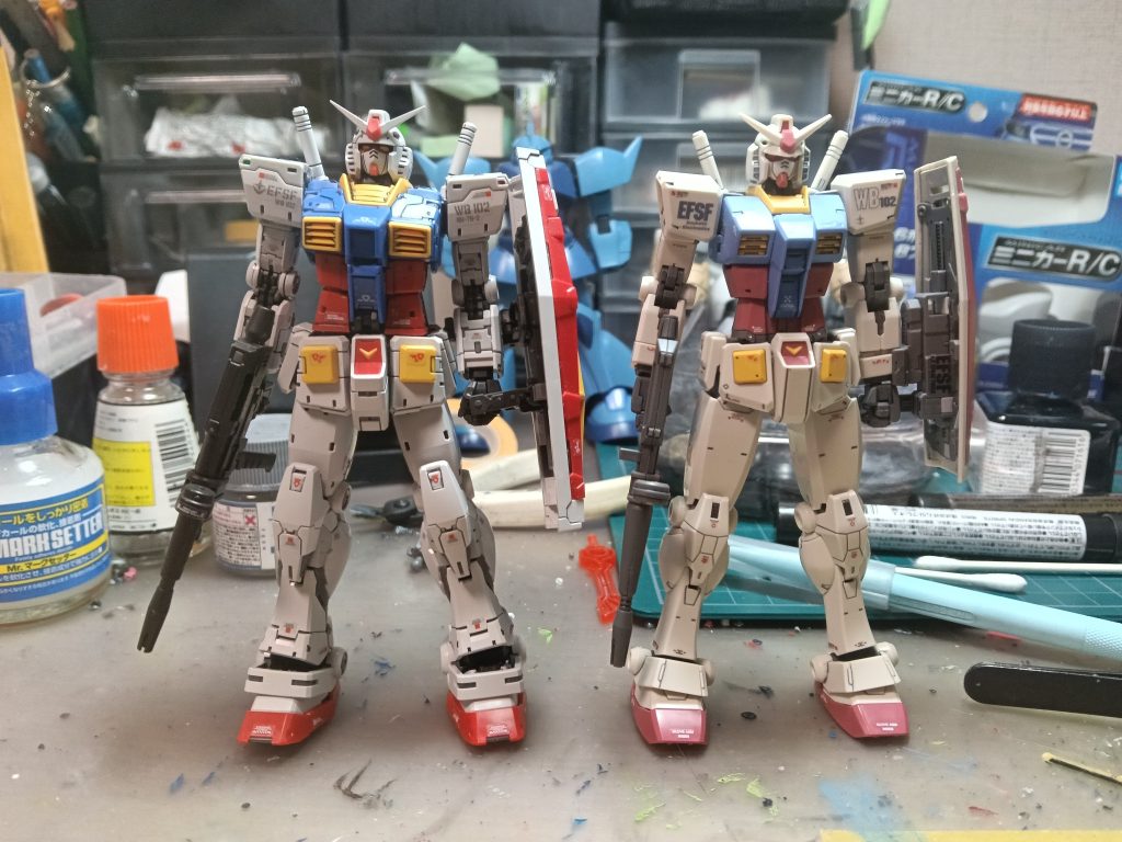 RGとHG比較、机汚くてごめんなさい(._.)&nbsp;