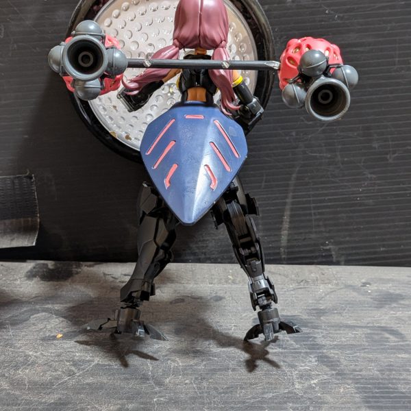 30MSのヘアーパーツにララァに近いのがあったので製作しました。手脚もオプションパーツです。塗装中なので取り敢えずアップした形になりますね。赤いガンダムのビットを装備しています。（2枚目）