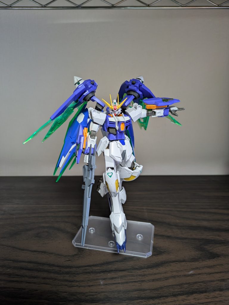 フルドライヴバースト粒子放出量を6倍にすることで、スペックも一次的に6倍まで上げることが出来る、トランザムの上位システム。機動力は常人ではまともに操縦できないほどであり、余程の操縦技術がなければ機体を100%使いこなすことができない。フルドライヴスマッシュ全粒子をGNバスターソードアークの刃に使用し、敵機に連撃を浴びせる必殺技。フルドライヴラッシュよりも連撃の回数が減っているが、一撃がより重くなっている。他にもGNソードビットやGNキャノンがある、という感じです。次回は未定です。ご覧いただきありがとうございました!