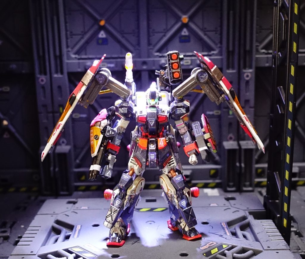 12.&nbsp;&nbsp;&nbsp;&nbsp;【ウラバナシ】　ちょっと一息とおもって、いとこに譲ってもらったスタークジェガンをいじってみました。武装もりもりのロマン機体のスタークジェガンですから、サンボル・フルアーマーカラーにしたら面白いかも、という構想は半年前ぐらいからありました。