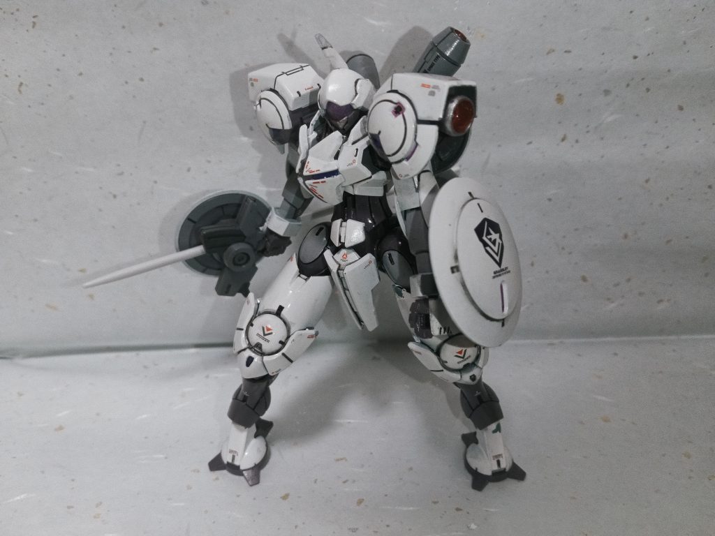 白いハインドリー–3枚目/制作者：いくら丼