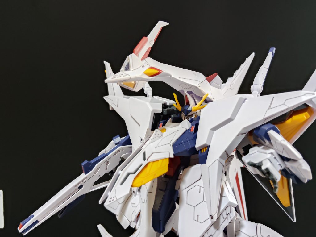 デカモノはポージングが難しい。&nbsp;素組みにスミ入れです