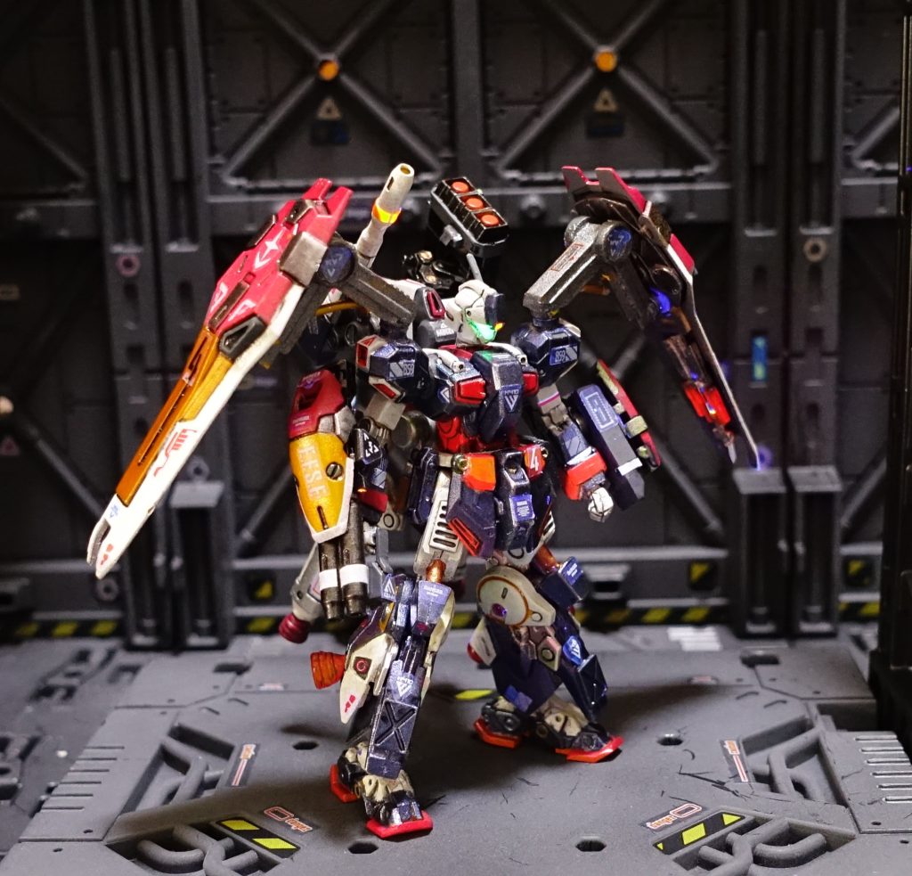 15.&nbsp;&nbsp;&nbsp;&nbsp;サンボルフルアーマーのシールドはバックパック接続でしたが、構造が複雑ですしビームキャノンやミサイルポッドと干渉するので、サブアームを肩から生やして、余っていたhi-vのシールド2枚をネオジムで取り付けました。「どうよこれ？」と長男に見せたところ「ダブルオーライザーの両肩のバインダーみたい」と言われたので、ただのシールド⇒シールドブースター⇒さらに進化したフレキシブル・バインダー、ということにしました。