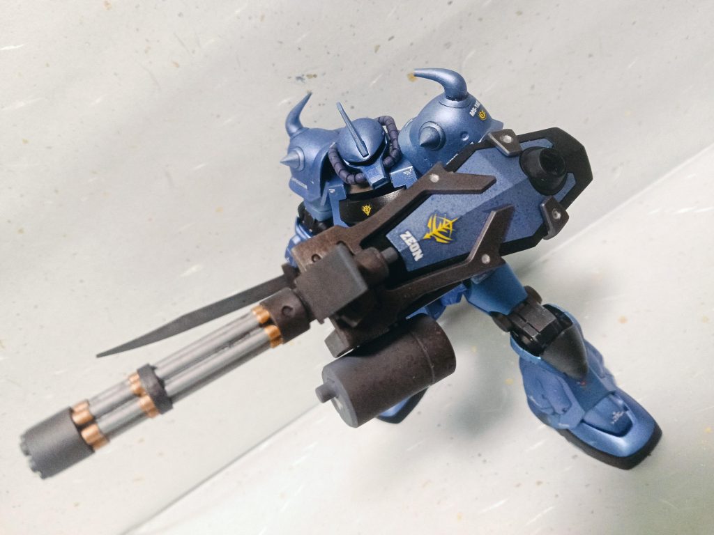 改めて撮った写真なんですけど青が薄くなってるしビミョすぎる😭毎日直射日光に当ててたとはいえ3ヶ月でここまで色落ちするもんなんですか?!?!有識者いらっしゃいましたらコメ欄で教えて欲しいです🙇‍♂️