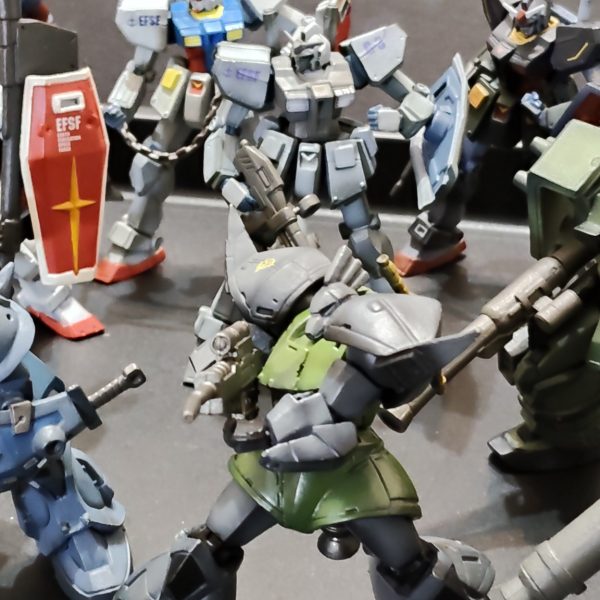 15年くらい前の食玩です。FWシリーズとか言ったっけ？子どもたちが保育園でまだガンプラ再開なんてできなかった頃、代わりにお世話になった方々です。完成塗装品。ケレン味たっぷり❤ジオン系は近藤味がありましたね。ガンプラではないけれど、アーティファクトとかの背景にぼかしながら写ってもらうには、ダイジョブかな？（2枚目）