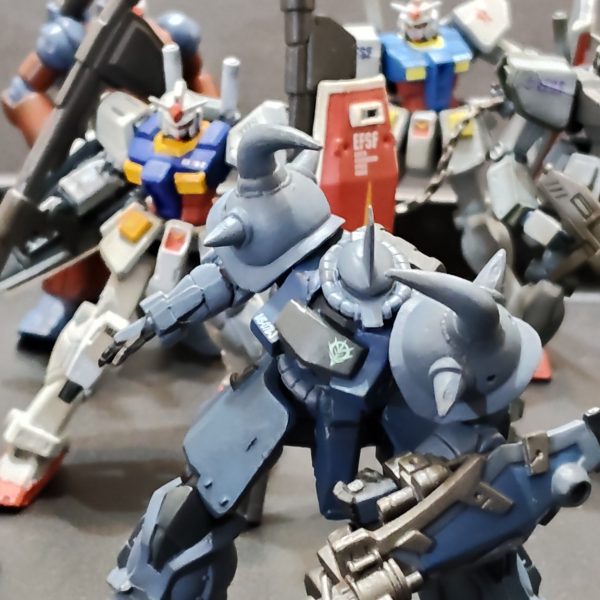 15年くらい前の食玩です。FWシリーズとか言ったっけ？子どもたちが保育園でまだガンプラ再開なんてできなかった頃、代わりにお世話になった方々です。完成塗装品。ケレン味たっぷり❤ジオン系は近藤味がありましたね。ガンプラではないけれど、アーティファクトとかの背景にぼかしながら写ってもらうには、ダイジョブかな？（5枚目）