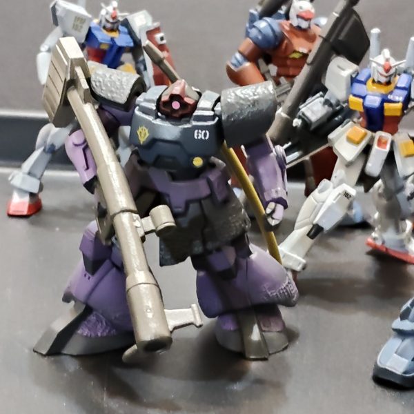 15年くらい前の食玩です。FWシリーズとか言ったっけ？子どもたちが保育園でまだガンプラ再開なんてできなかった頃、代わりにお世話になった方々です。完成塗装品。ケレン味たっぷり❤ジオン系は近藤味がありましたね。ガンプラではないけれど、アーティファクトとかの背景にぼかしながら写ってもらうには、ダイジョブかな？（6枚目）