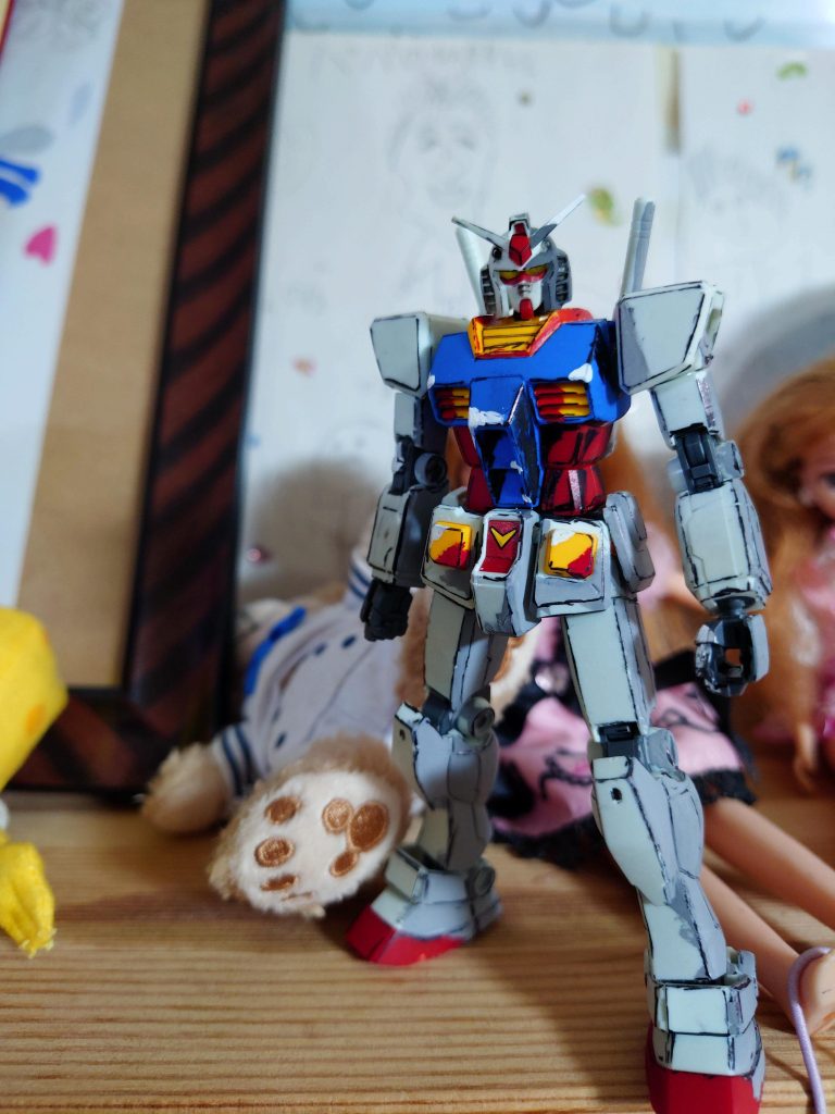 腰のところ　白　黄色　赤がアニメっぽく出来たことで、だいぶ惹き込まれてると思います