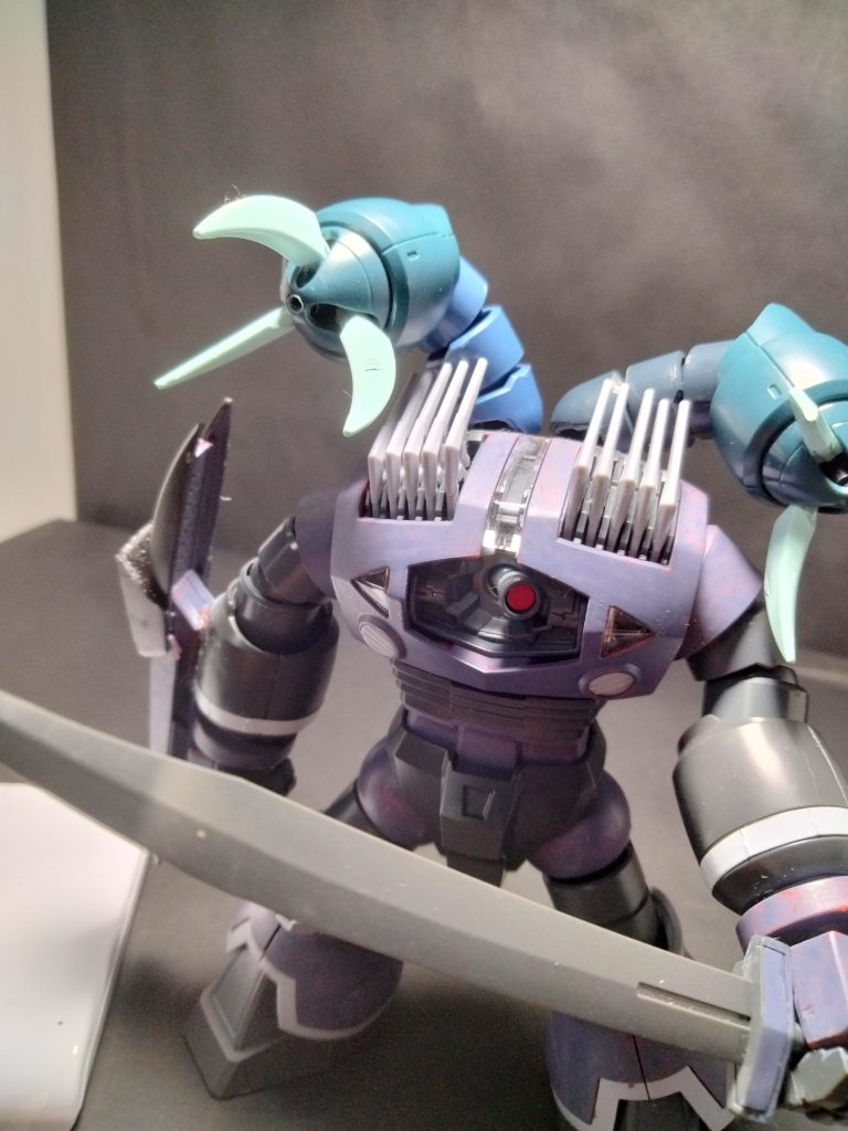 武装はヒートソード、アーム、ブーメラン、ビームキャノンです！アームはズゴックのもので前つぶやきに載せてたズゴックです。残酷ですね