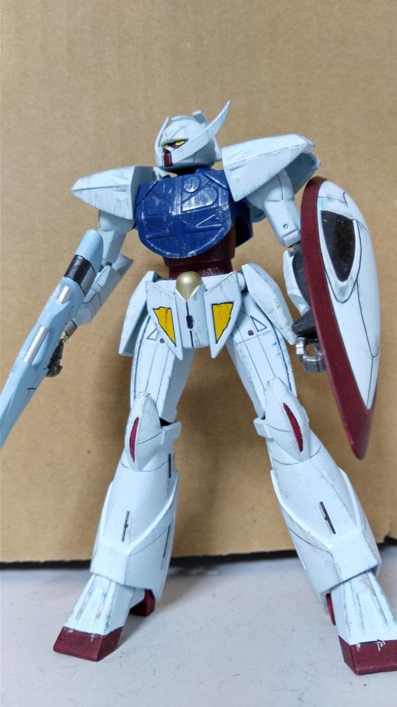 表面処理や、全体バランスはシドミードのデザインを旨く立体化してると思います。奇抜な発想ですが、ちゃんとガンダムに見えるのがある意味凄い。トリコロールカラーだしね。盾とライフルも味があり、魅力的デザイン。股間部分!がコアファイターってのもビックリです。