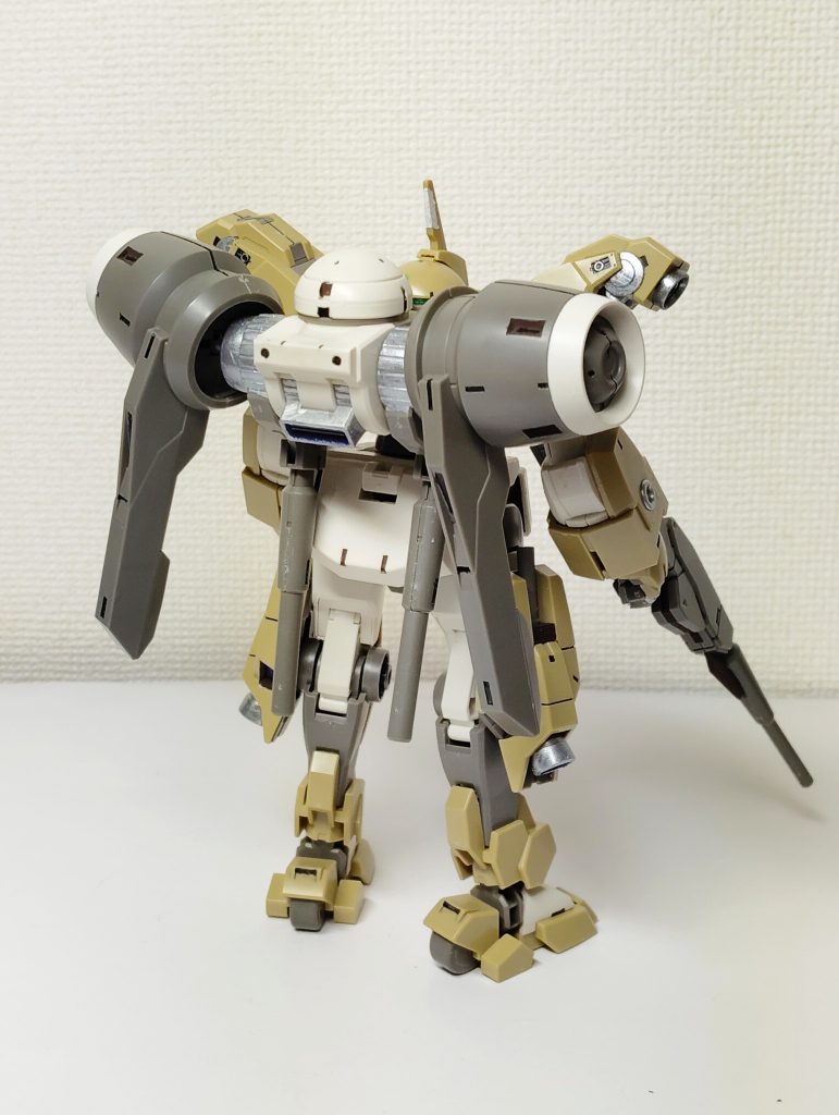 パイプワークのバンパーが無いから実践機らしいたたずまいか？