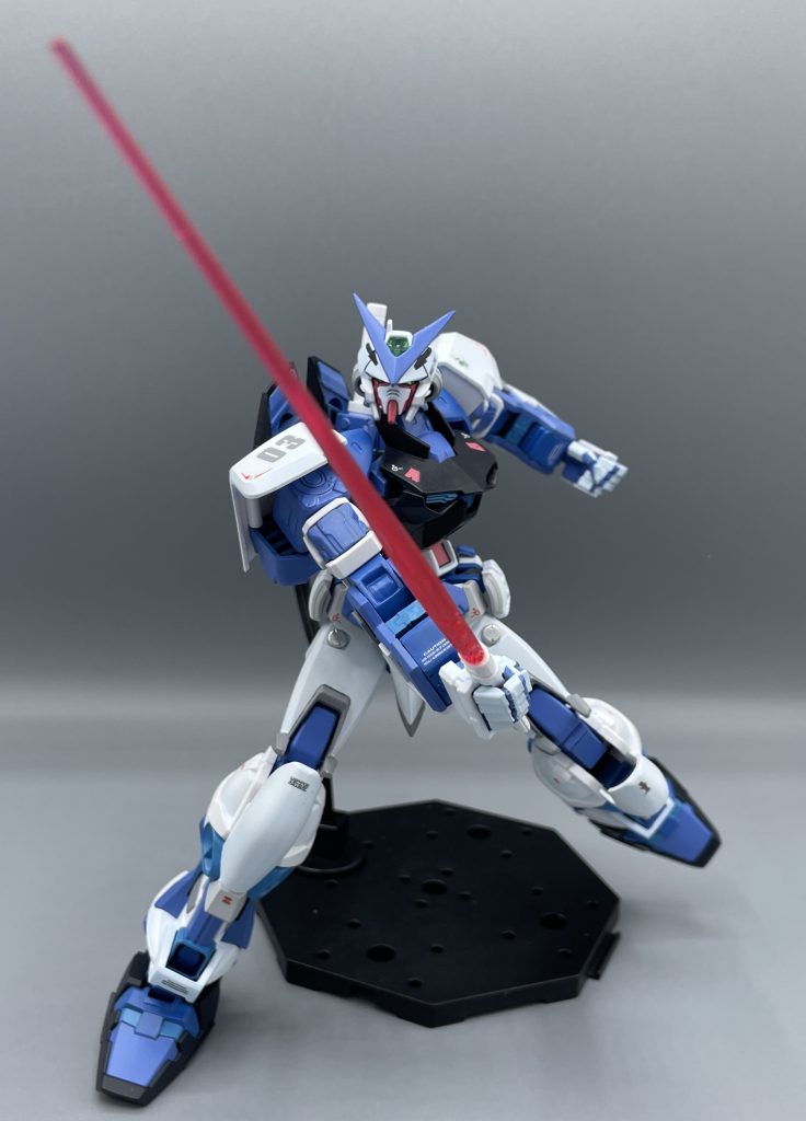 斬ッ！！！　惜しむらくは、もとがブルーフレームのキットじゃないので専用マーキングシールが一切ないことです。本作では、HGのシールの余りを部分的に拝借して貼り付けています。　個人的な好みで、ブルーは初期型が好きだったので、当時1/100のセカンドLを買っていませんでした。あの頃は、店頭に行けば、いつでもおいてありましたから。GUNSTAに投稿するようになった今では、買っておけばよかったなぁと少し後悔しております(^^;笑