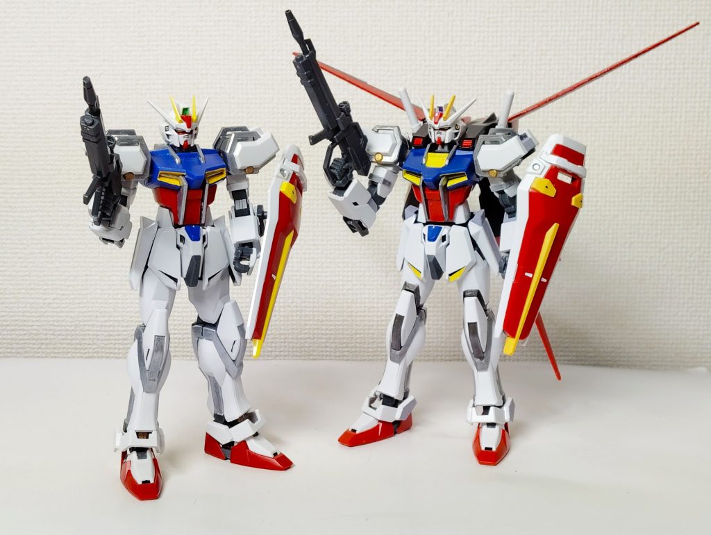 エントリーグレードと並んで。足元(踵)の造形以外ほぼ一緒のデザイン。成形色が多少違う程度。