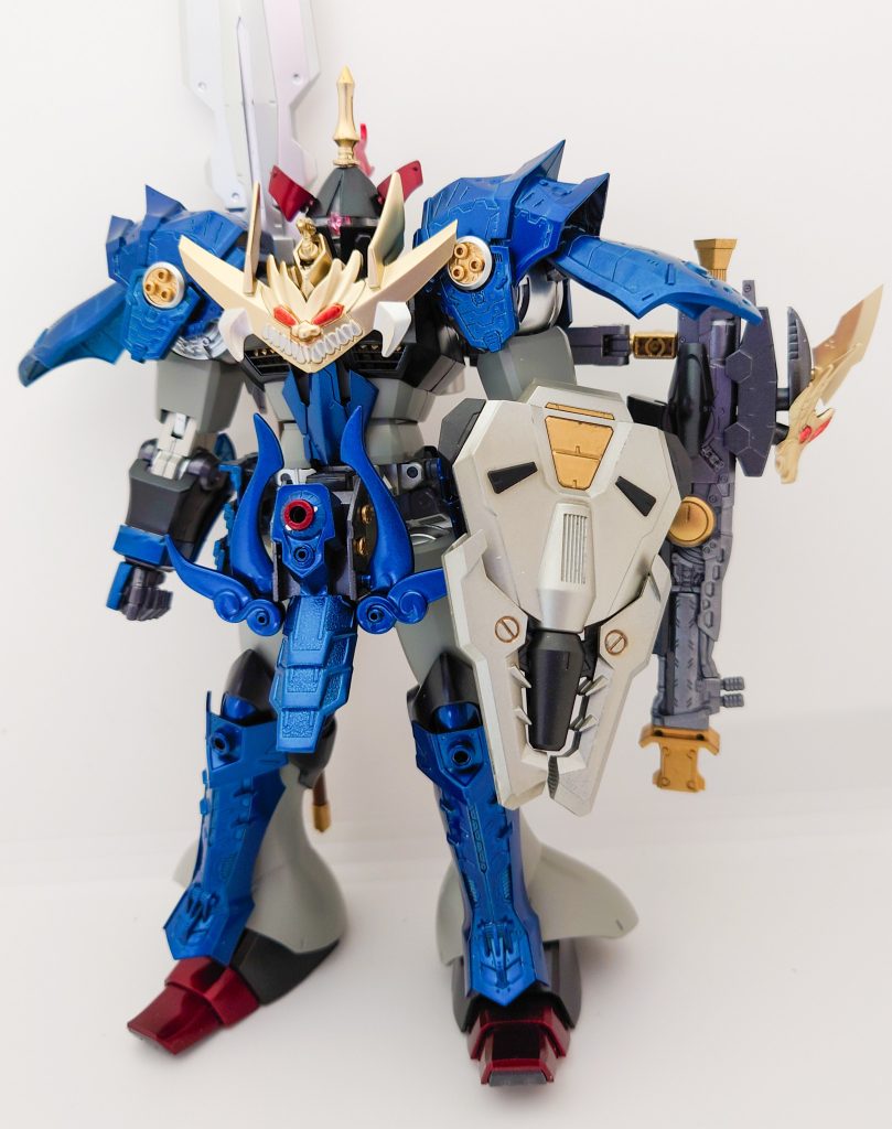 鎧は、オリジナリティーを出したくて色々試行錯誤を重ねて、ようやく納得いく形に仕上げれました。胸部分の飾りとフロントスカート部の飾りがお気に入りです。