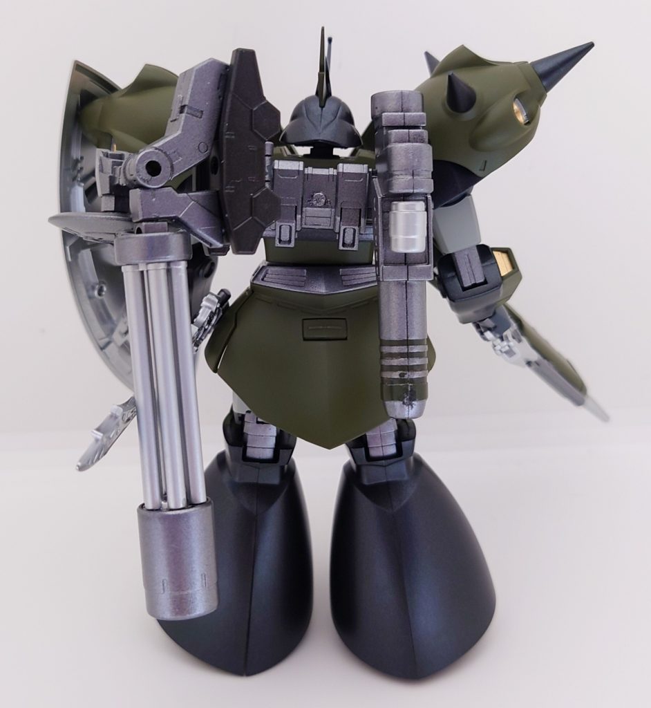 背面。バックパックには、２種類の武器を携帯・取りつけている設定です。