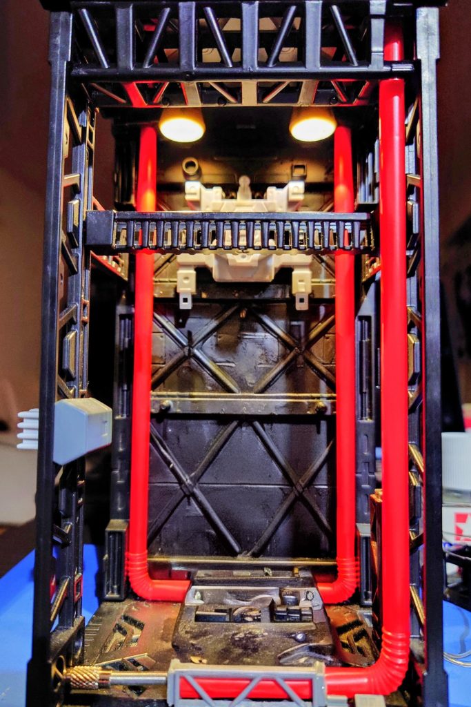 塗装前の格納庫！！