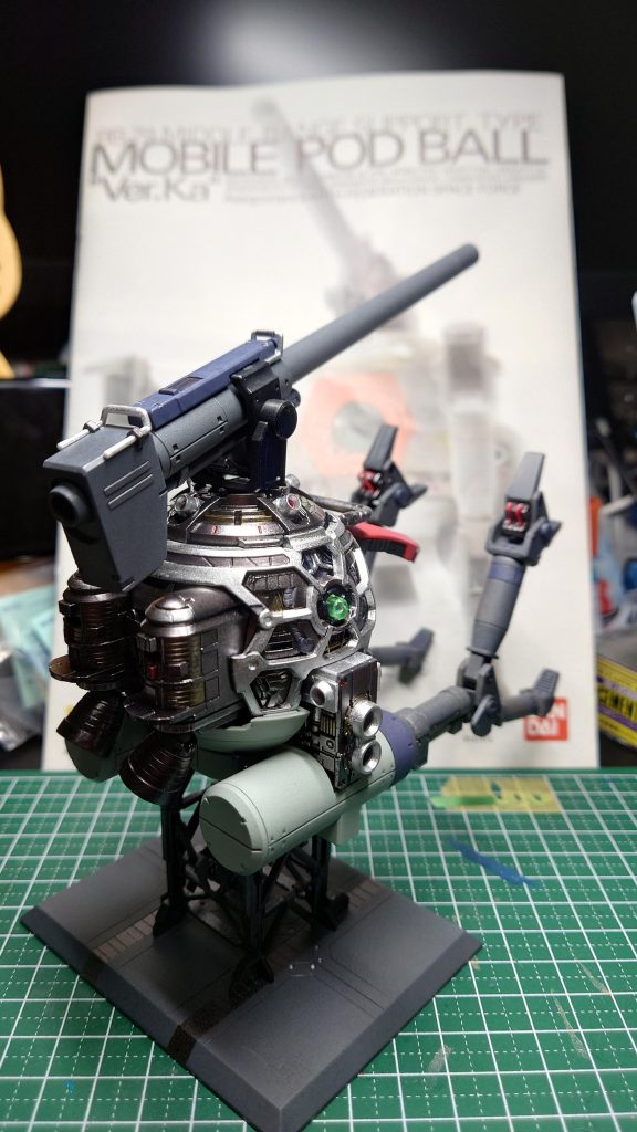 ここの着色が一番楽しかったかな？一応の改造ポイントとして台座をスジボリでディテールアップしておきました。