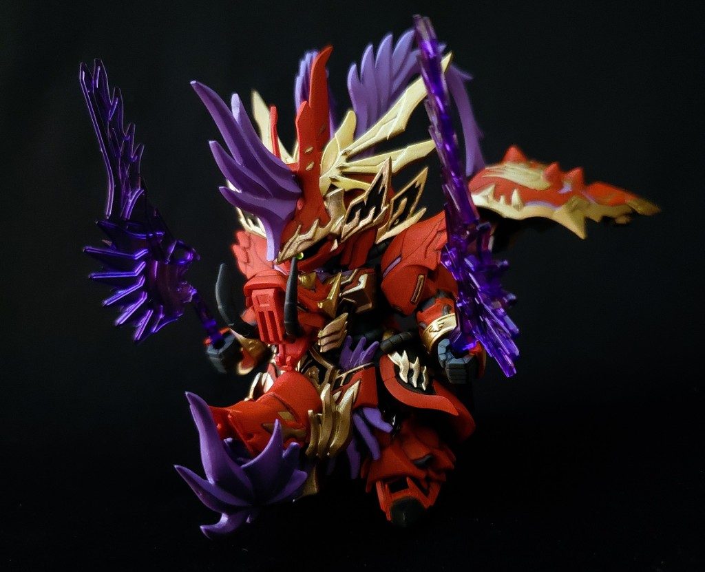 どう見てもナイチンゲールとわかるこちらも良デザイン。シールだったモノアイは塗装してクリアーレンズに置き換えています。艶消しと光沢でボディとゴールドの装飾で質感に少々こだわっています。