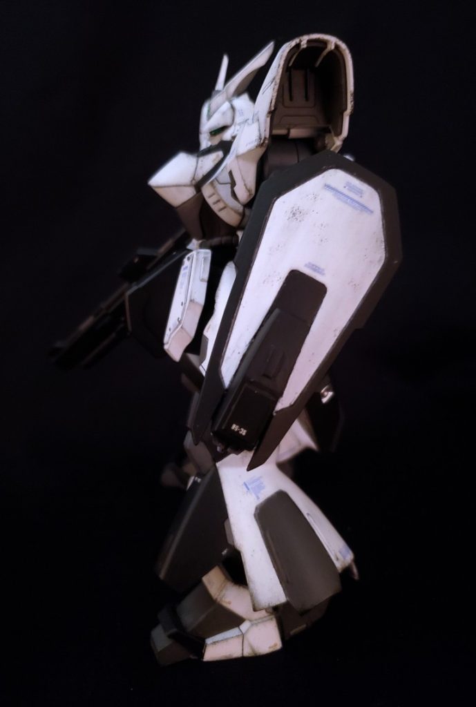 シールドはジャンクパーツを改修し、こちらもシンプルなものになってます。