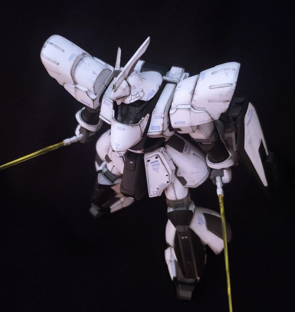 以上になります。パッと見はサザビーなのですが全体の外装にかなり手を加えています。RGで製作する予定でしたがサイコフレーム再現や細かいディテールが量産機や試験機のイメージと合わなかったため、HGUCにしました。メガ粒子砲や制御用スラスター、バーニアが無い分ジェネレーター出力が安定し長時間戦えるのではないでしょうか。試験機としても十分強そうなサザビーでした。