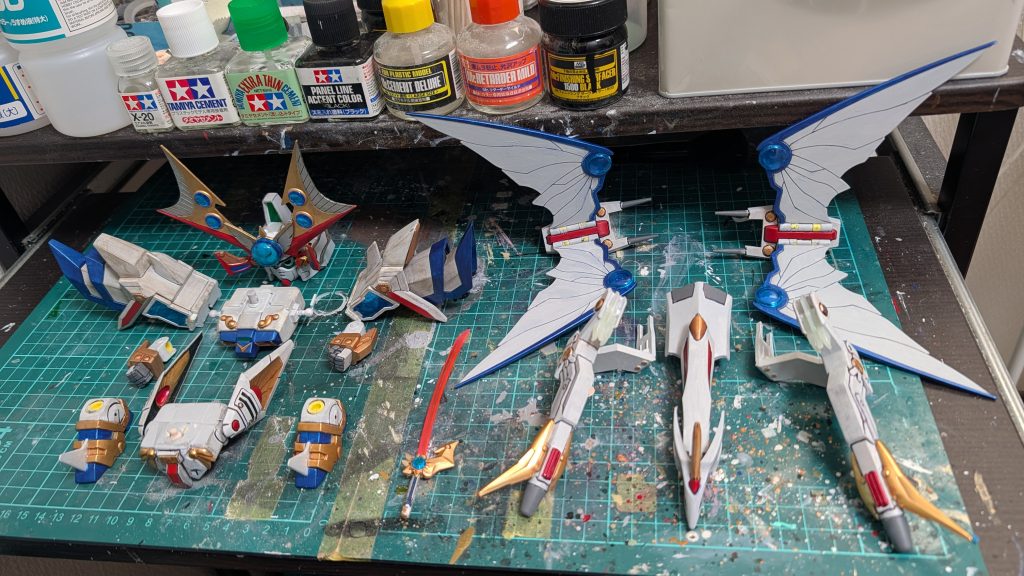 腰を切断して回るようにしました。肩鎧も固定だったので回るようにしました。他はイジっていません(*'▽'*)