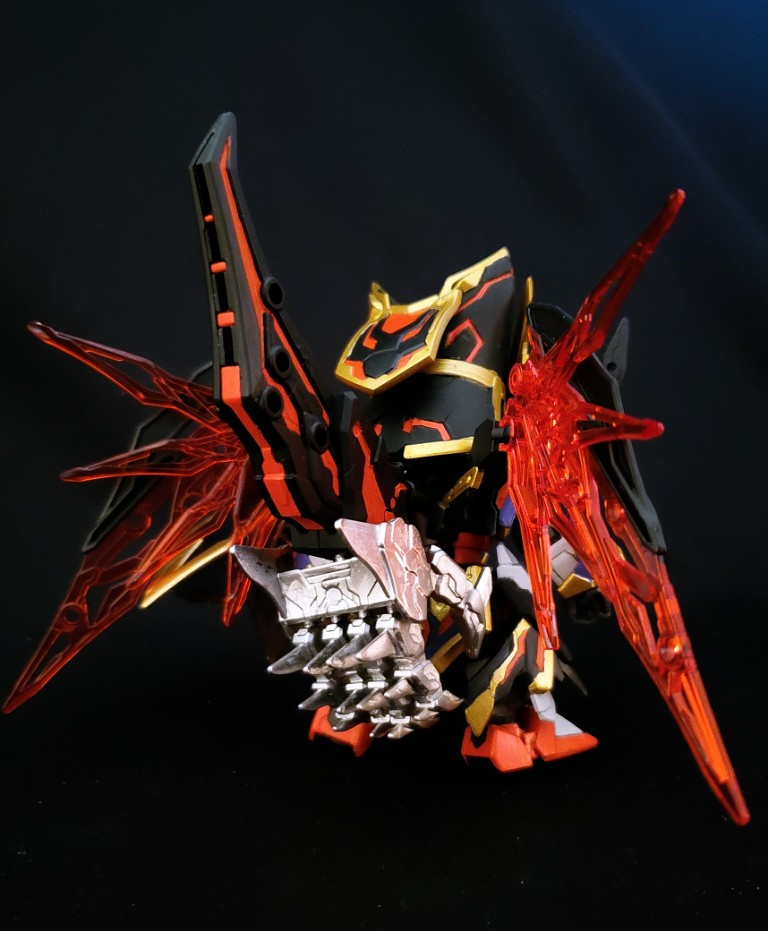 ウイングとマントはクリアーパーツを残しています。