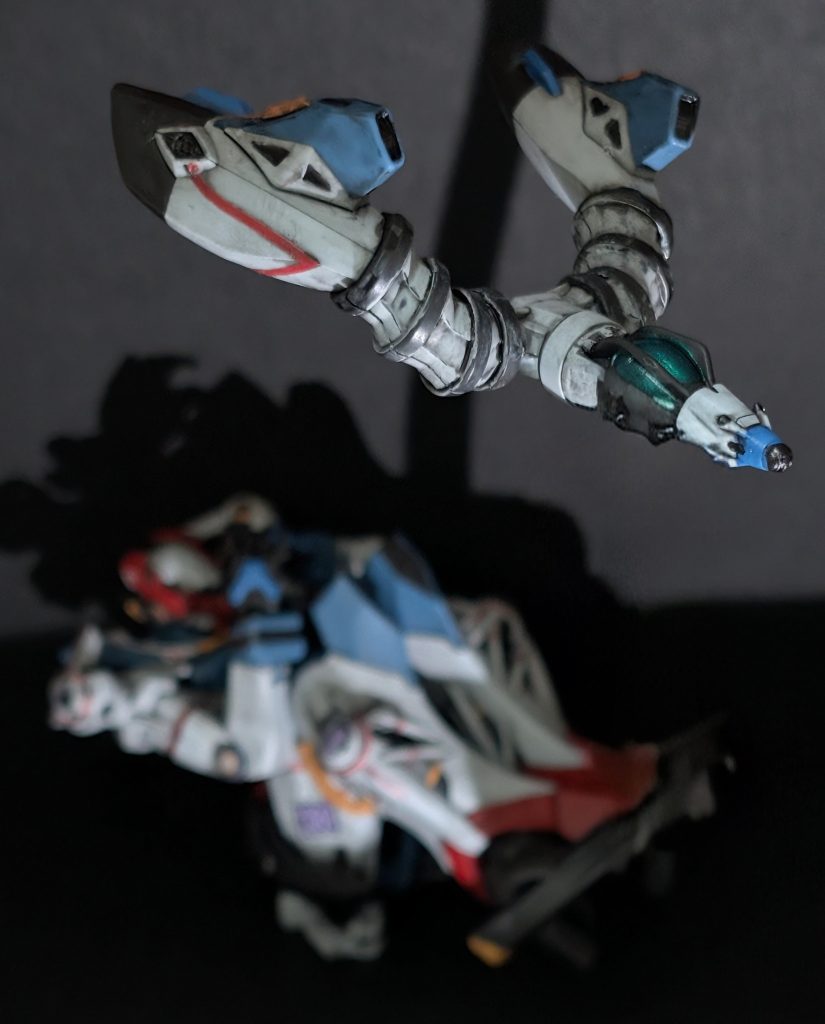 コアファイター本体は後ろでイジケテます。