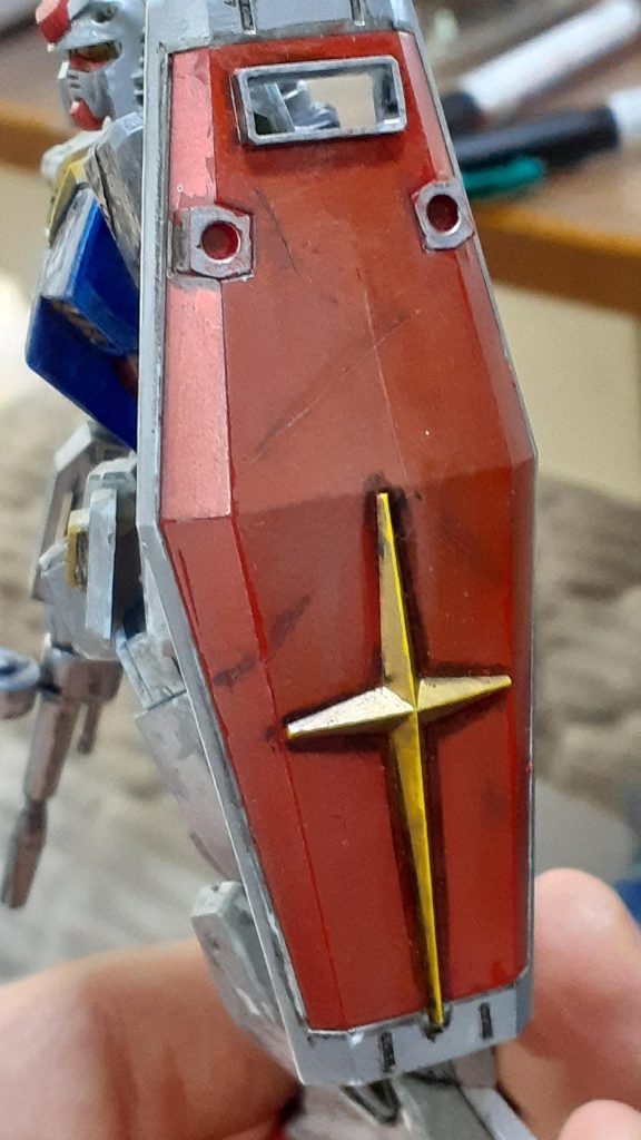 シールドは十字の回りを汚しました