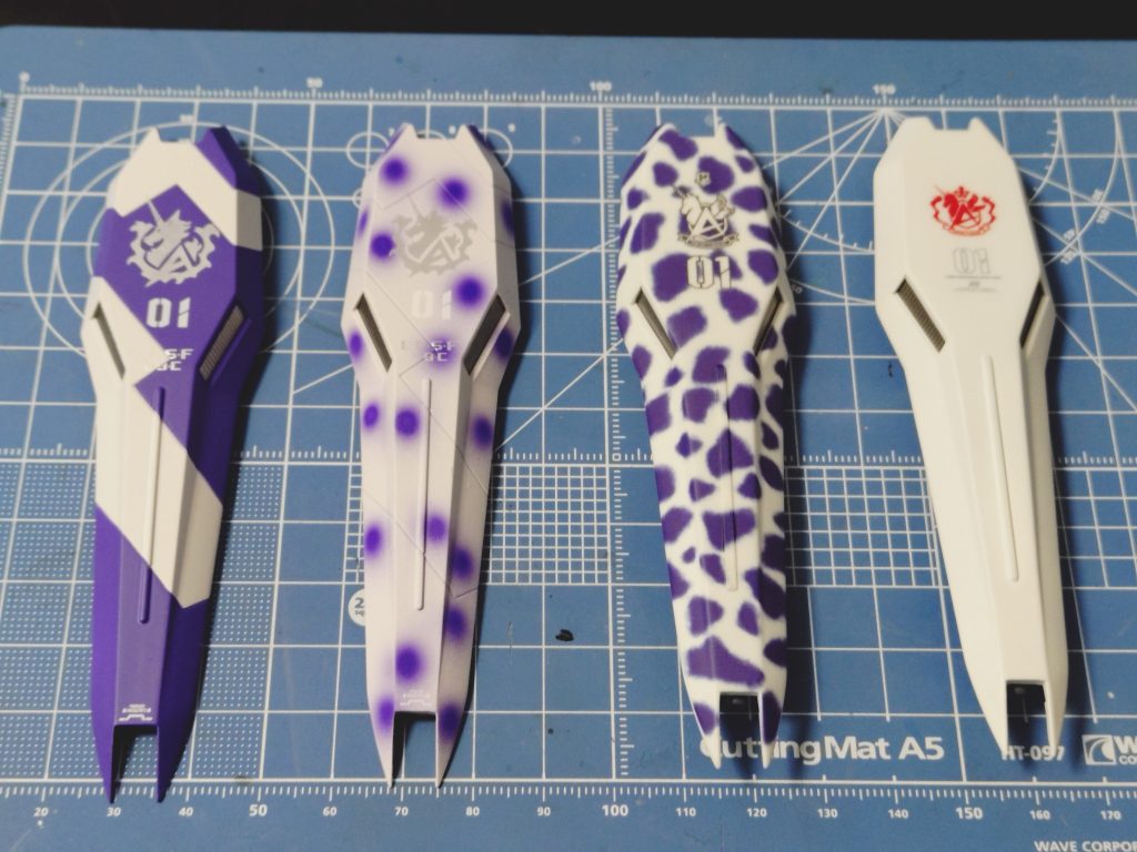 シールドはロボット魂のジャンクを購入して改造・付属のスプリッター迷彩・付属のインクスポット迷彩・MG Hi-νガンダムVer.ka HWS のインクスポット迷彩風・MG Hi-νガンダムVer.ka 風