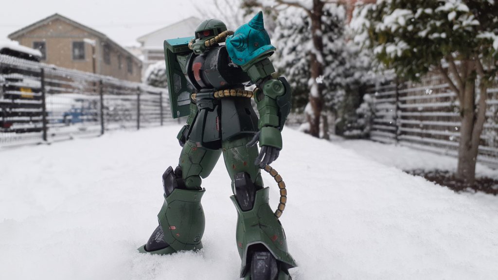 はじめての雪とガンプラの撮影–3枚目/制作者：ガンプラ初心者のお肉