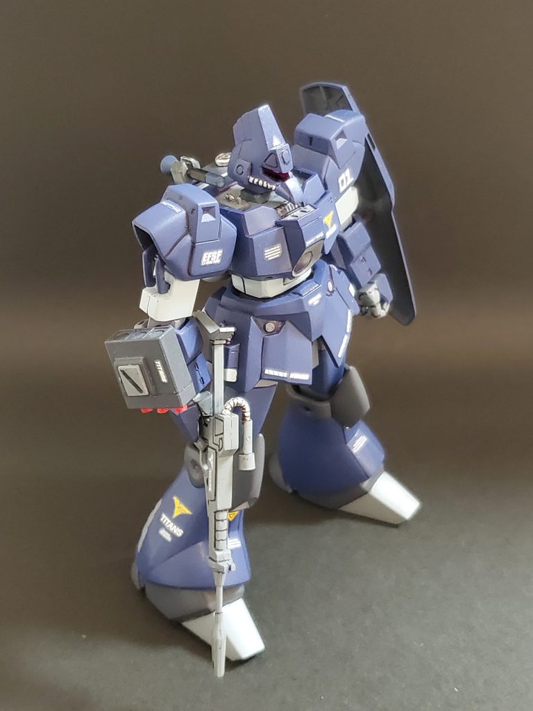 相変わらず市場は厳しく入手困難なガンプラ。欲しくても手に入らないHGUCガルバルディβ😢そんな中、旧キットのガルバルディβを幸運にも入手する事が出来ました🙌🎊旧キットなので『まぁ、脇役程度に使えれば🎵』と思ったのですが、開封したらメインで投稿出来るようにしたい欲が出てきました🤭✨これまで旧キットと言えばHGUC と融合させる『ミキシング計画』と造形の良い戦艦やMAをそのまま組み立てるでした🎶しかしこの旧キット、そのままではスタイル厳しいしミキシング方法もない😱💦そこで今回は初？となる『少しでもHGUCに近づける計画』を発動させ、旧キットガルバルディβの制作をいたしました～🤣✨