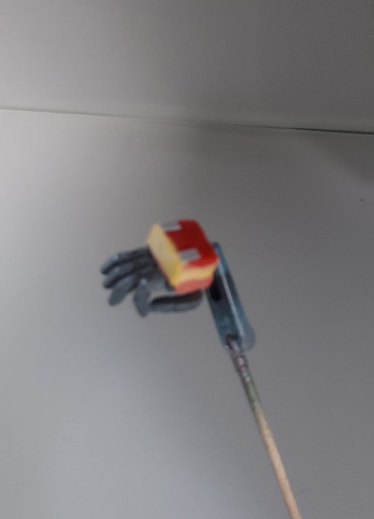 ナックル（メリケン）の製作手の甲のパーツを2枚貼り合わせて間をポリパテでツライチに