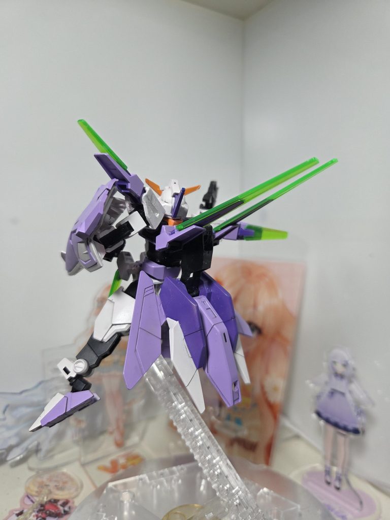 コアディフェンサーの後部には機首部分をカットして裏にスラスターを追加して推力アップしてます