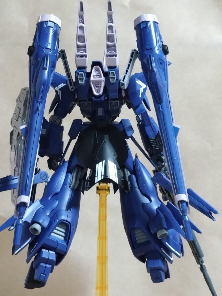 リア後ろ重心になりやすいため、基本はスタンドに立たせています。