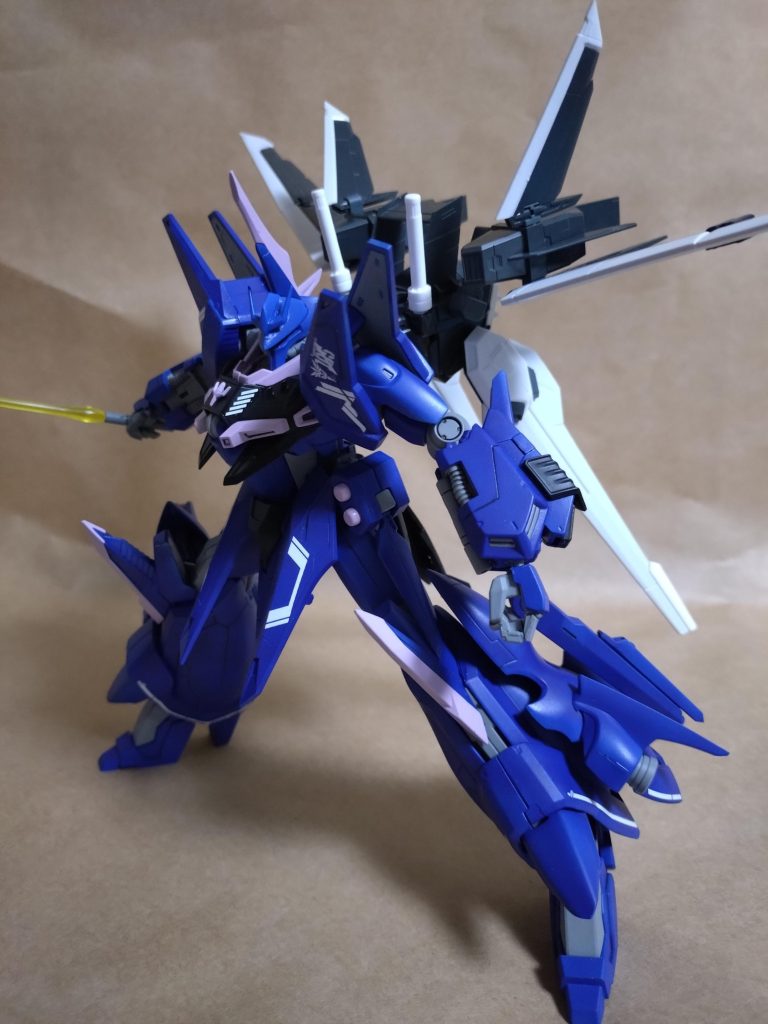 もちろん、エクスインパルスのバックパックも装備可能です。MGフォースインパルスとソードインパルスの再販が来てくれればもっと装備増やせるんだけどな～ブラストの燃費の悪さ考えると、宇宙世紀的にはこういう主翼系の法が再現率高いのでしょうか？