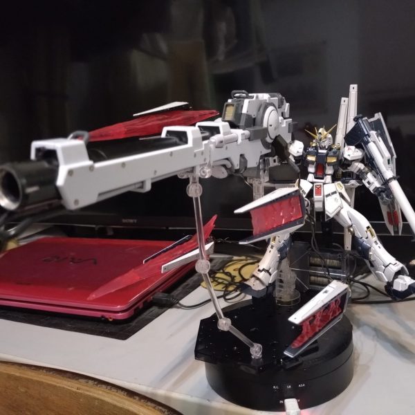 νガンダムとメガバズーカランチャー