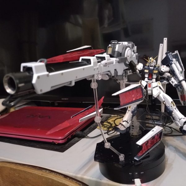 νガンダムとメガバズーカランチャー