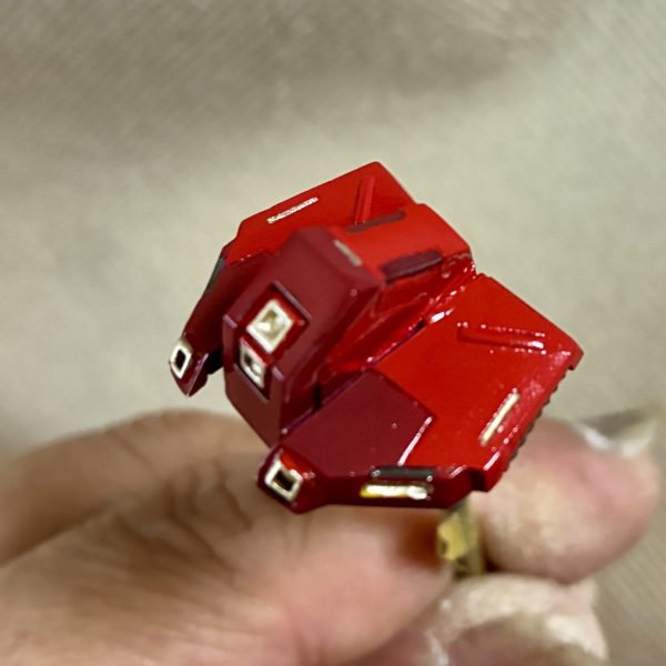 間が空いてしまいましたがEXSDサザビー再開しますサフチェックを済ませ塗装に入っています赤は２色使い塗分けています（3枚目）