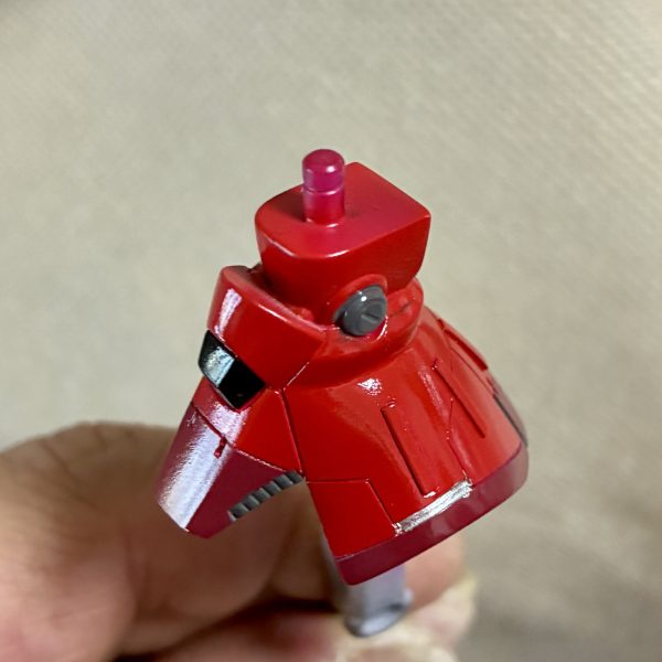 間が空いてしまいましたがEXSDサザビー再開しますサフチェックを済ませ塗装に入っています赤は２色使い塗分けています（5枚目）