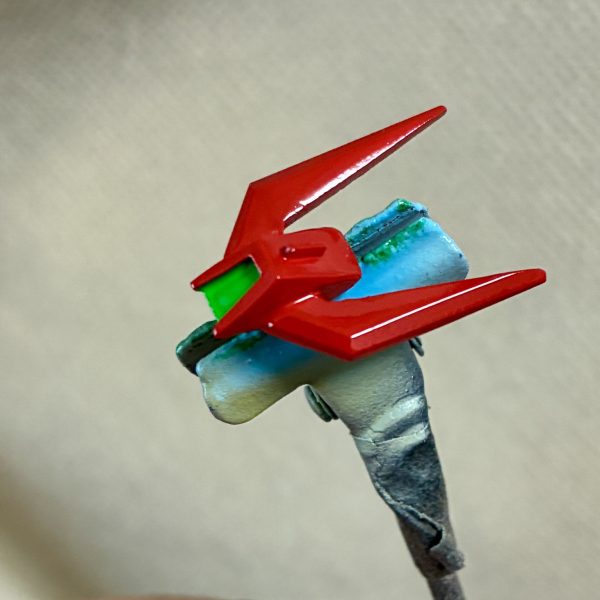 間が空いてしまいましたがEXSDサザビー再開しますサフチェックを済ませ塗装に入っています赤は２色使い塗分けています（7枚目）