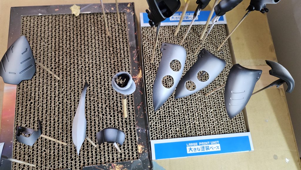 サフを吹き終わり。サフでグラデーション。