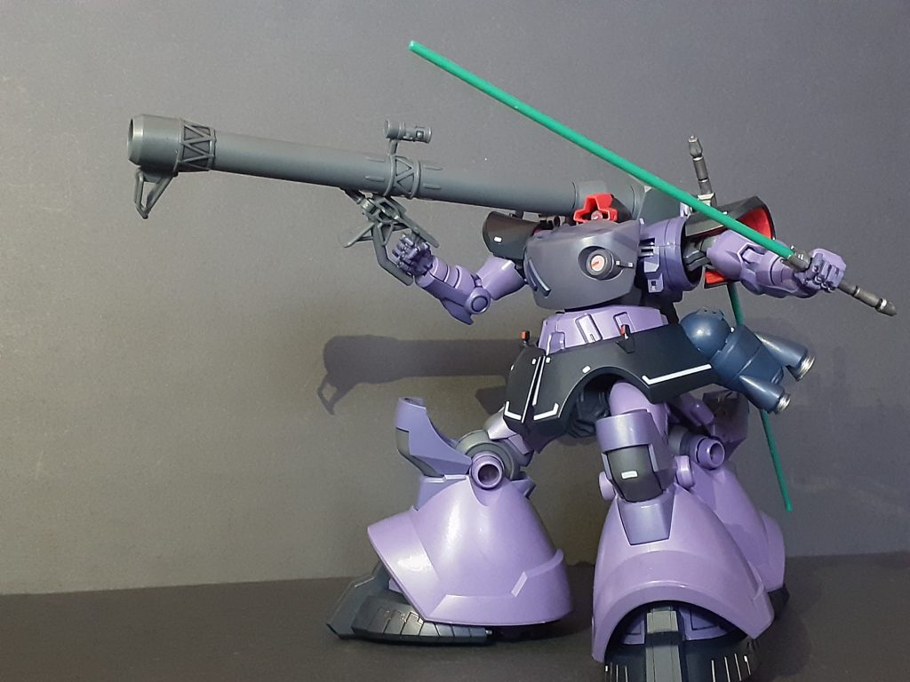 ホバー移動なら三本足の方が安定しそうというのは確かに。