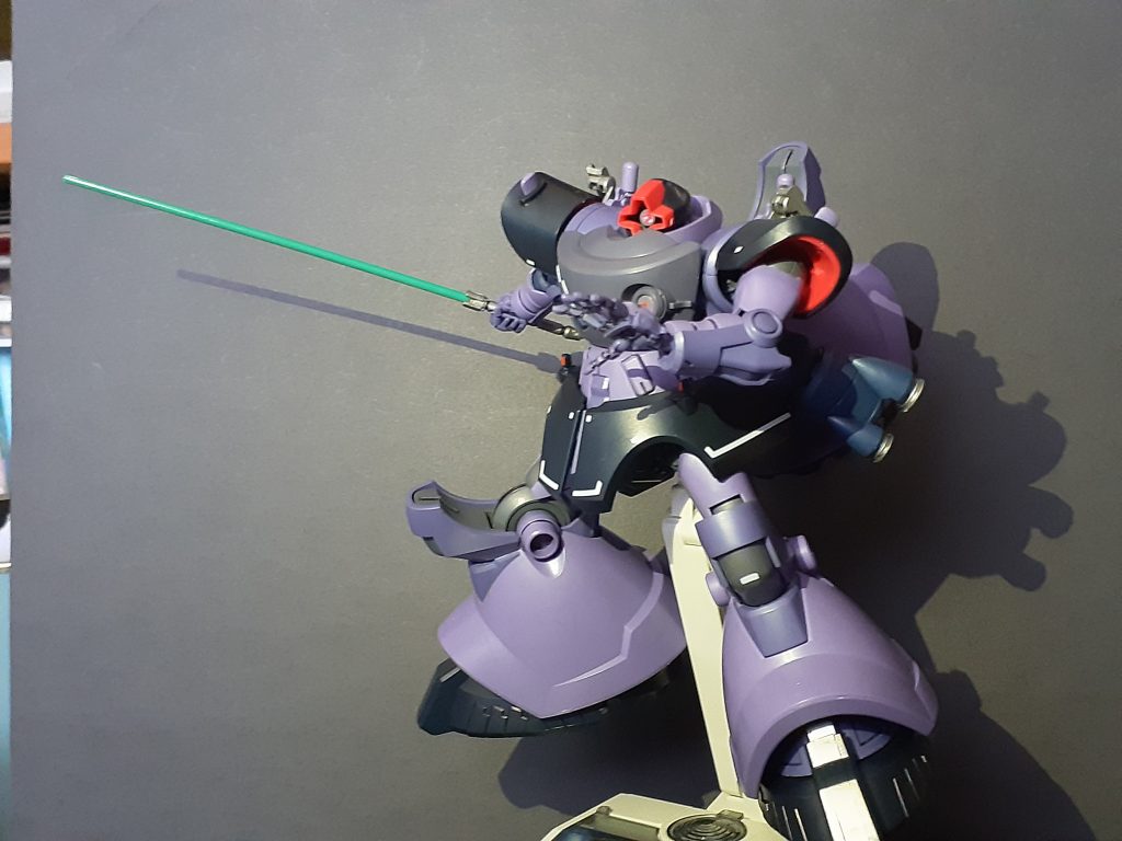 HGにしては重量があるのでアクションベース7、8辺りはちょっと不安かも